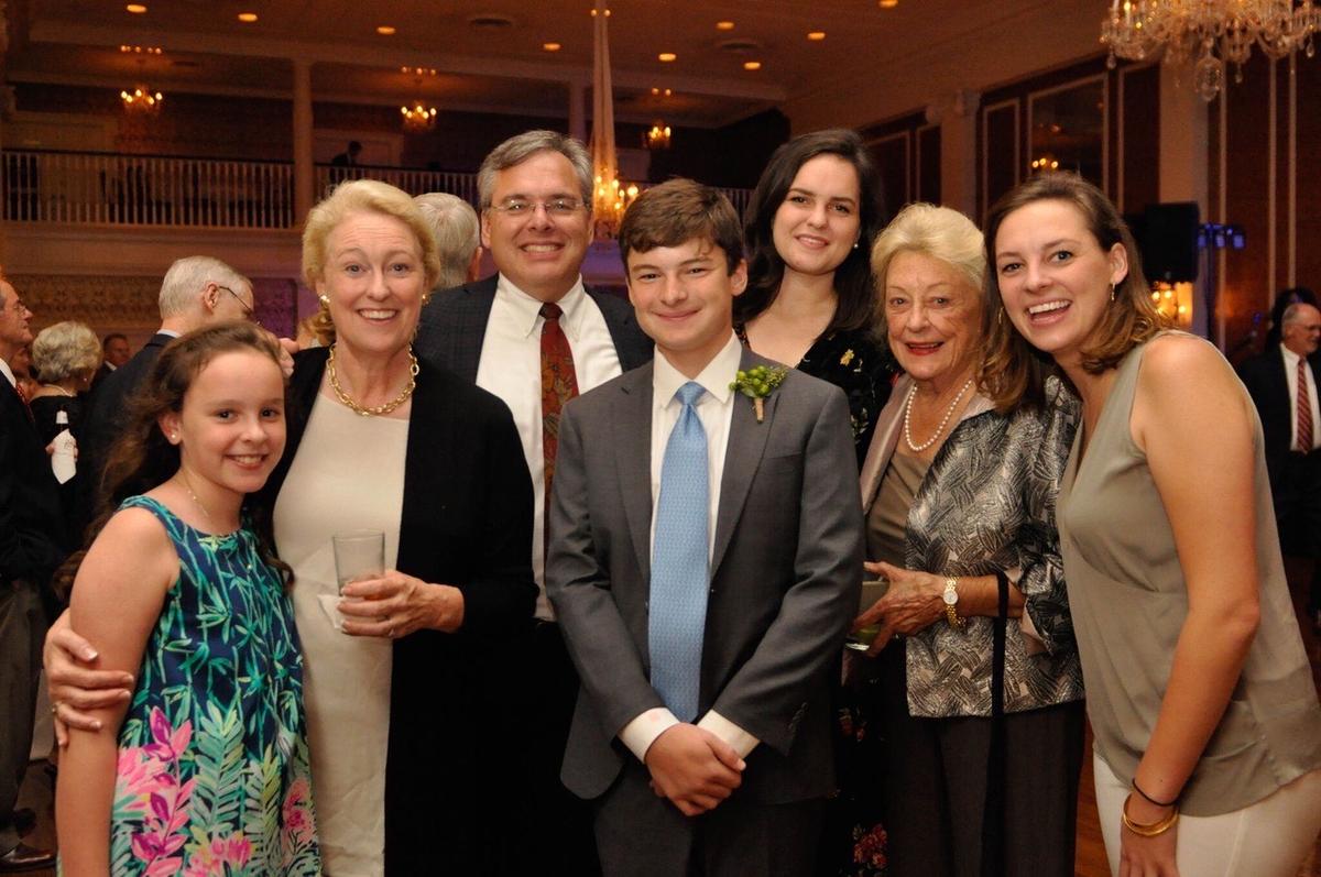 Dr. Lacey Kaiser (2nd L) with her husband, Greg Kaiser (3rd L), their four children, and her mother, Linda Frankum. (Courtesy of Lacey Kaiser)