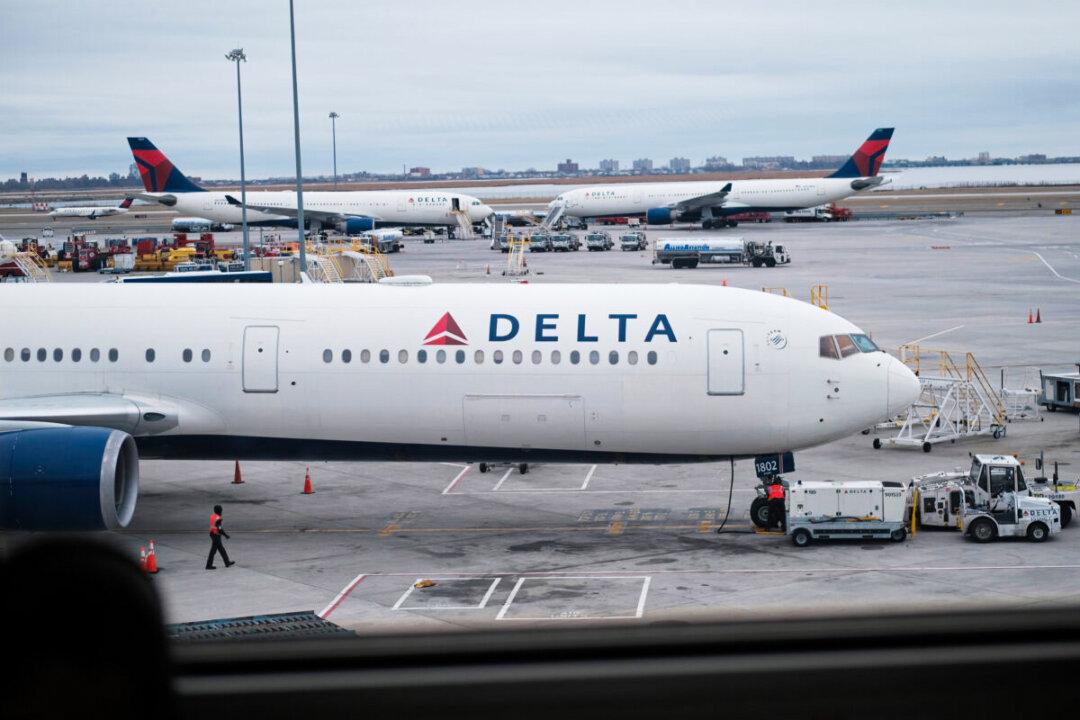 US Airlines Warn Government Shutdown May Delay Flights