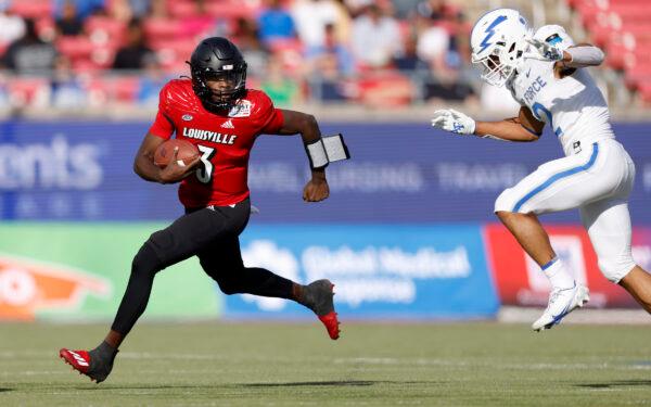 Malik Cunningham (3) of the Louisville Cardinals runs away from Amari Terry (2) of the Air Force Falcons in the first half of the First Responders Bowl at Gerald J. Ford Stadium, in Dallas on Dec. 28, 2021. (Ron Jenkins/Getty Images)