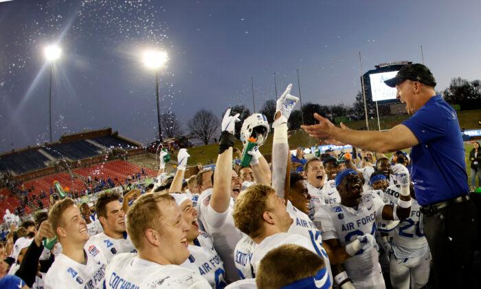 Air Force Holds Off Louisville in First Responder Bowl 31–28