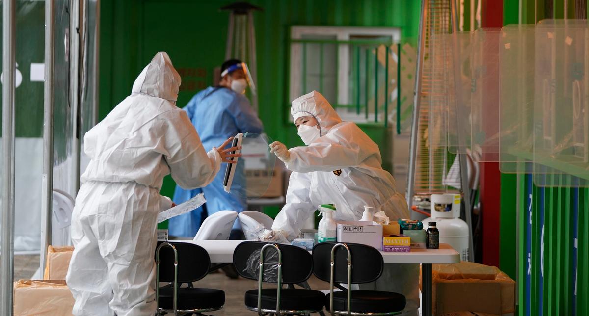 WHO: Global COVID Cases up 11 Percent Last Week, Omicron Risk High