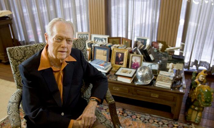 Texas Oil Billionaire William ‘Tex’ Moncrief Jr. Dead at 101