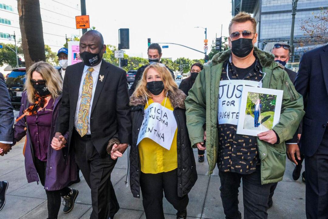 Parents of Girl Shot Dead in Dressing Room by Los Angeles Police Call for Justice