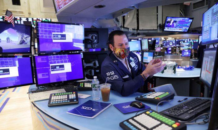 Wall Street Opens Flat Amid Thin Volumes