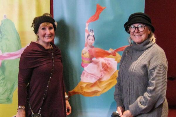 Donna Miller and Pauletta Staley at the Shen Yun Performing Arts performance at San Diego Civic Theater, on Dec. 29, 2021. (Sophia Fang/The Epoch Times)