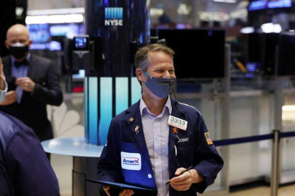 A trader works on the trading floor at the New York Stock Exchange (NYSE) in Manhattan, New York City, on Dec. 28, 2021. (Andrew Kelly/Reuters)
