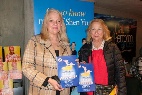 Cindy Reeves and Paula Lozano show Shen Yun Performing Arts' program books at Zellerbach Hall in Berkeley, Calif., on Dec. 29, 2021. (Qian Zhang/The Epoch Times)