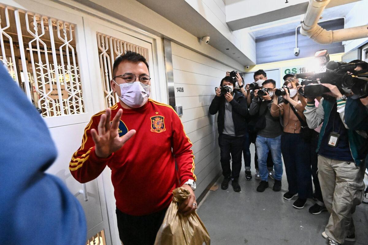 Ronson Chan, deputy assignment editor of Hong Kong outlet Stand News, speaks to reporters outside the outlet's office in Hong Kong, on Dec. 29. 2021. (Sung Pilung/The Epoch Times)