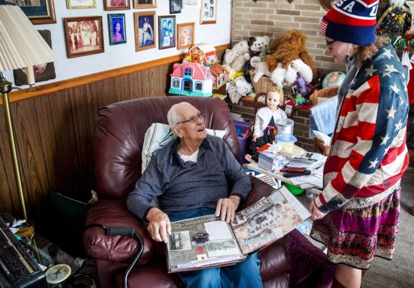Bruce "Tank" Sherman shares his wartime experiences with Abigail Koning of the Veterans Esteem Team, near Cass City, Mich., on Dec. 21, 2021. (Steven Kovac/Epoch Times)