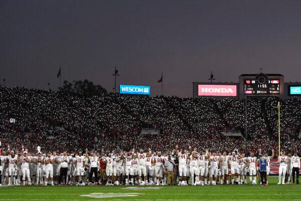 Utah Utes players pay tribute to Ty Jordan and Aaron Lowe during the fourth quarter against the Ohio State Buckeyes in the Rose Bowl Game at Rose Bowl Stadium, in Pasadena, Calif., on Jan. 1, 2022. (Sean M. Haffey/Getty Images)