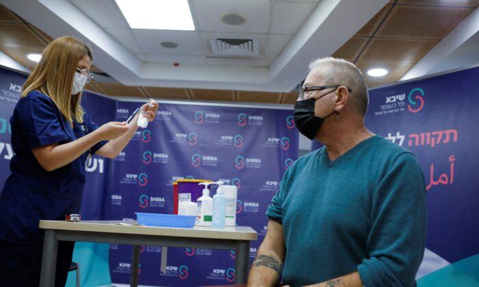 Israel to Offer 4th COVID-19 Vaccine Shot to Over 60s, Medical Staff