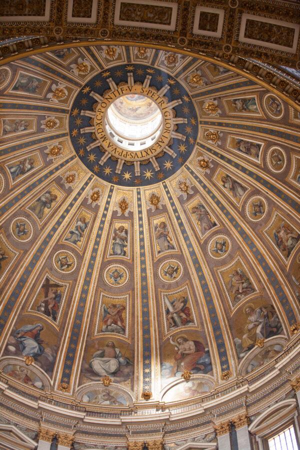 Michelangelo’s dome projects upward as if reaching for the heavens and letting divine light in through the lantern into the heart of the basilica. (J.H.Smith/Cartio)
