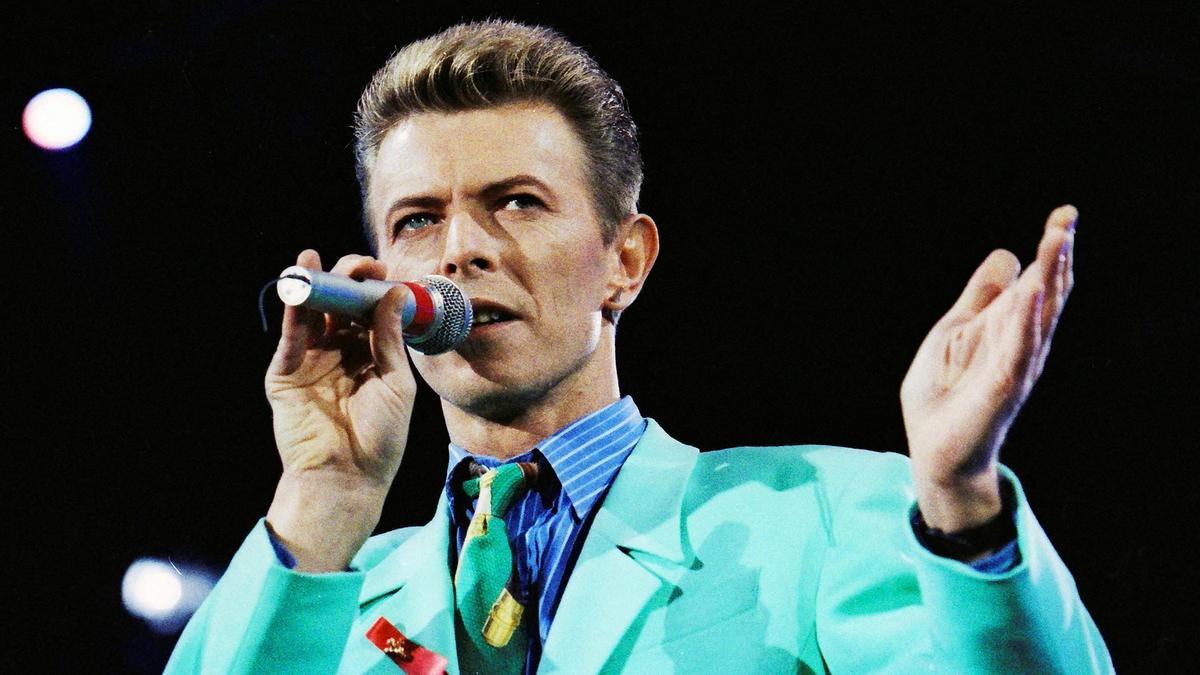 Catalog of Late Rocker David Bowie Sold to Warner Music