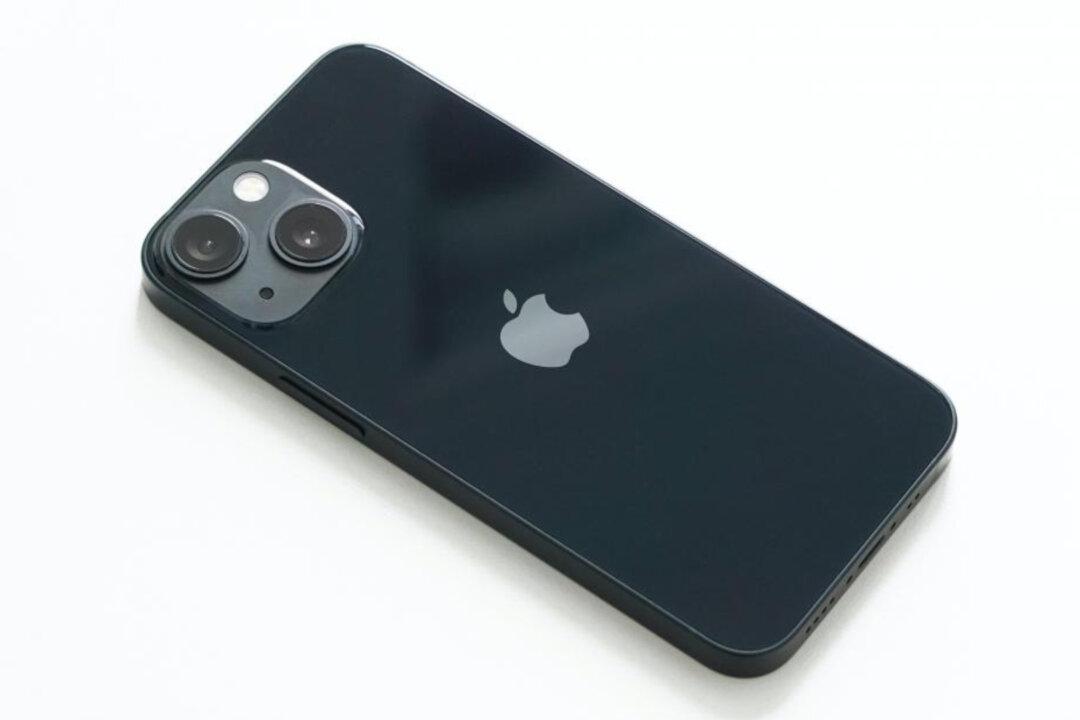 Robust iPhone Demand, Services Will Chart Apple’s Course in 2022: Wedbush