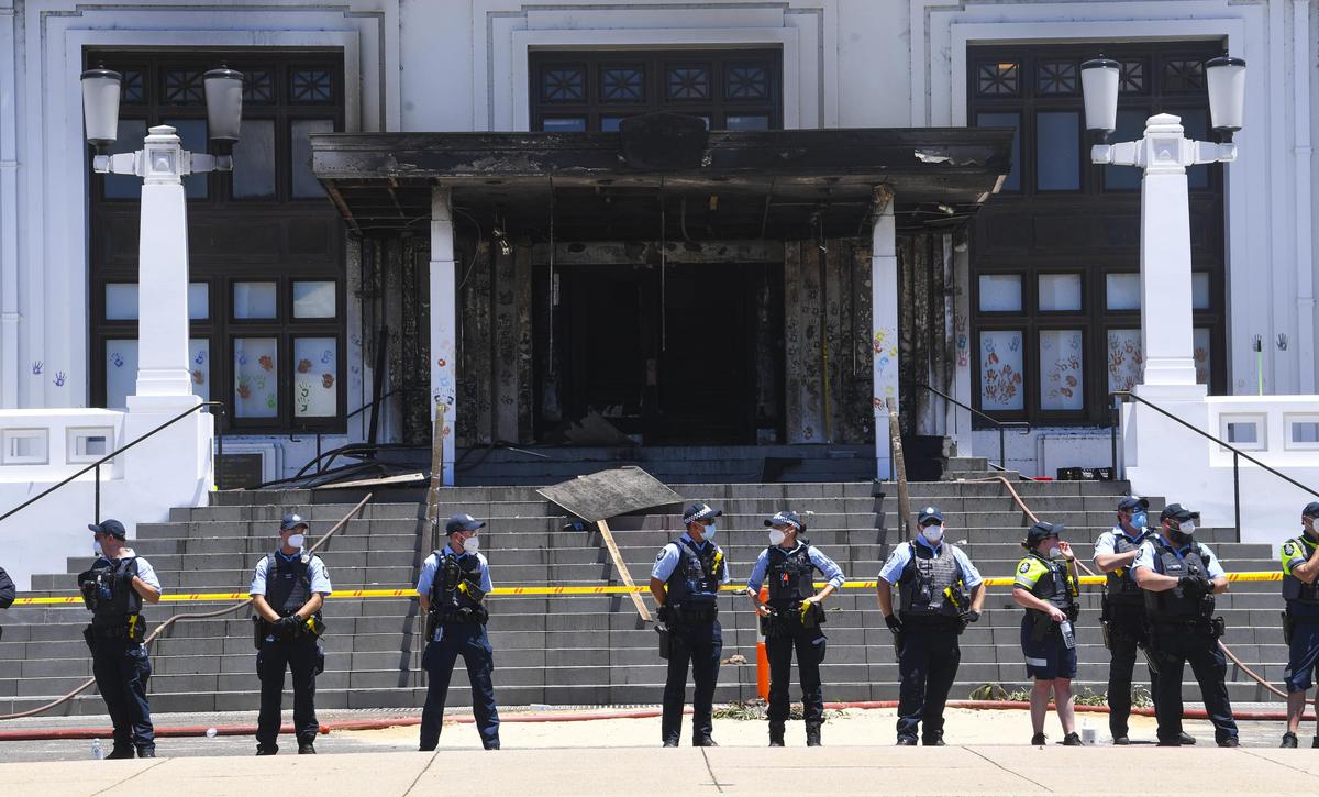 Cops on Alert Outside Old Parliament House as Protesters Fail to Show Up
