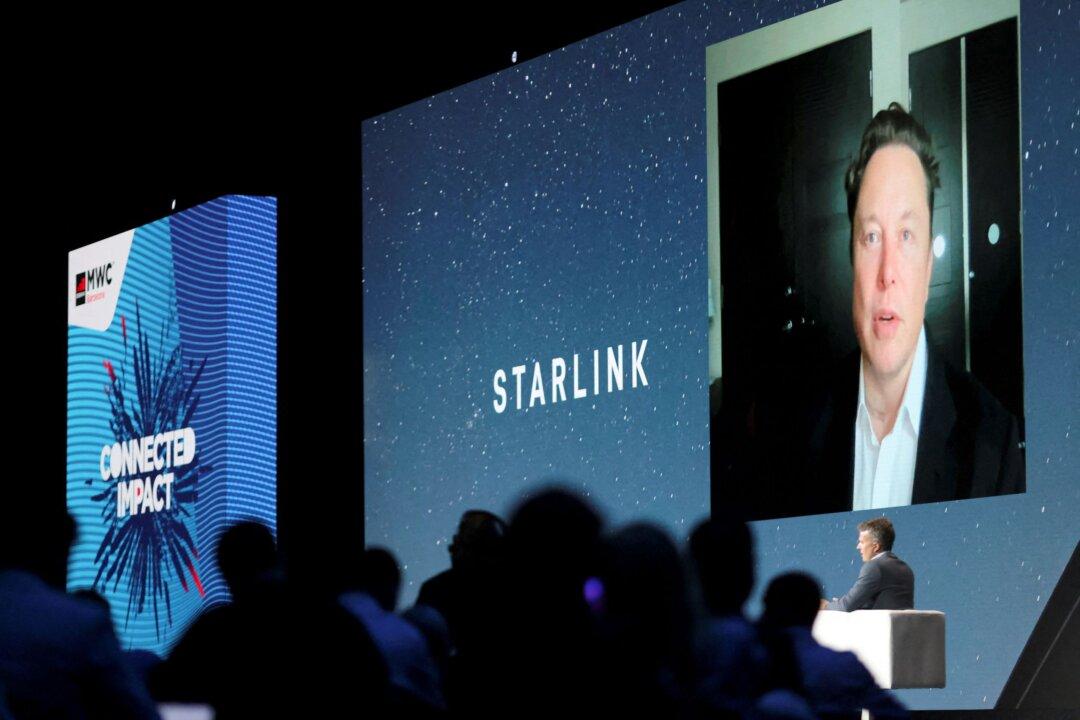 SpaceX Begins Selling Starlink Kit at Retail Store in Japan