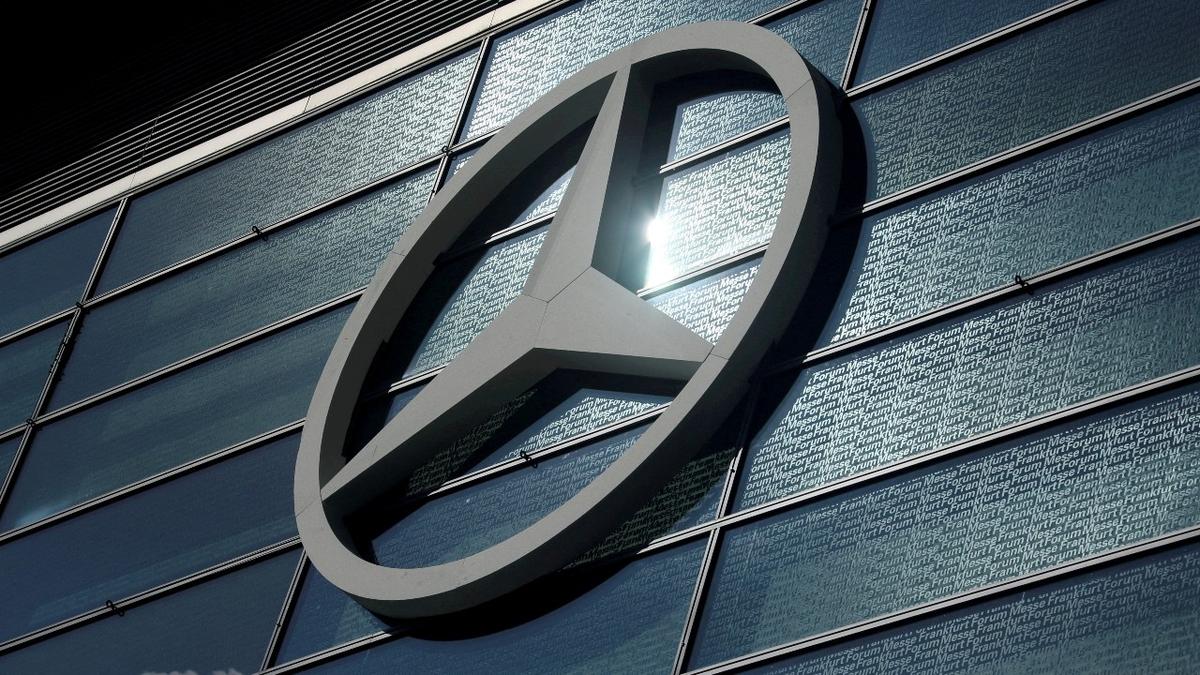 Daimler Warns Car Owners of Fire Risk It Lacks Parts to Fix