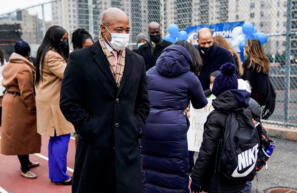 New York Officials Vow to Keep Schools Open