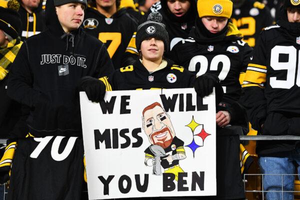 A Pittsburgh Steelers fan holds a sign referring to Ben Roethlisberger #7 of the Pittsburgh Steelers prior to a game against the Cleveland Browns at Heinz Field in Pittsburgh, on Jan. 3, 2022. (Joe Sargent/Getty Images)