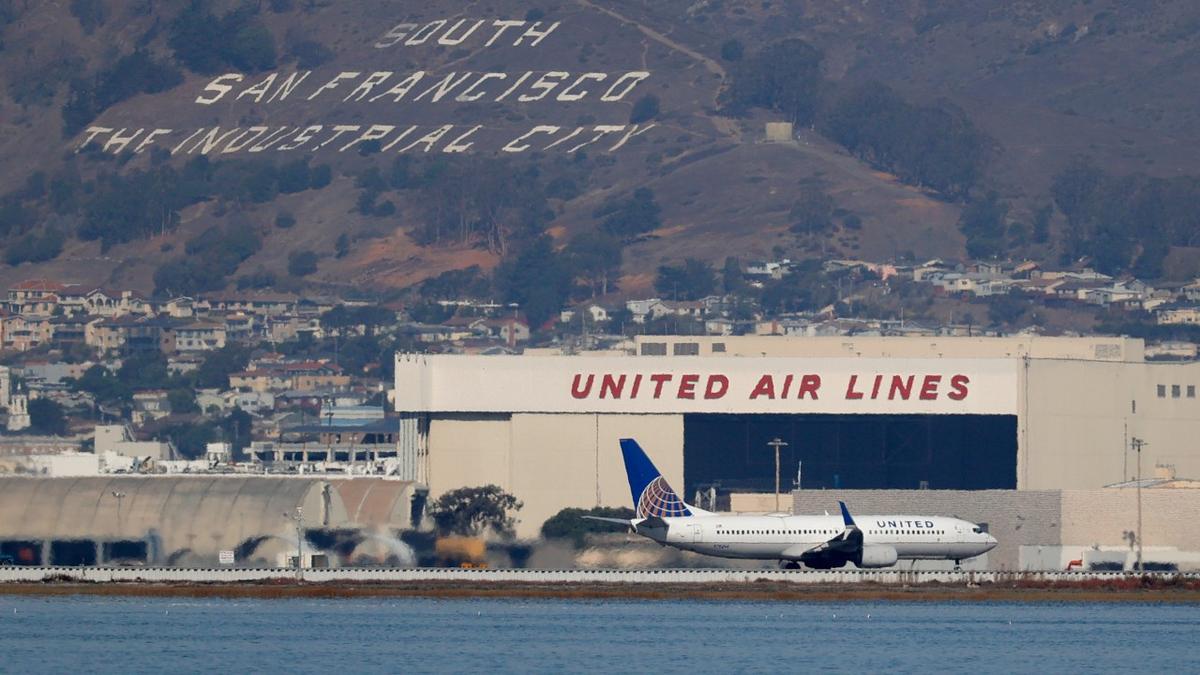 United and Spirit Airlines Increase Pay for Pilots and Flight Attendants to Offset Labor Shortages