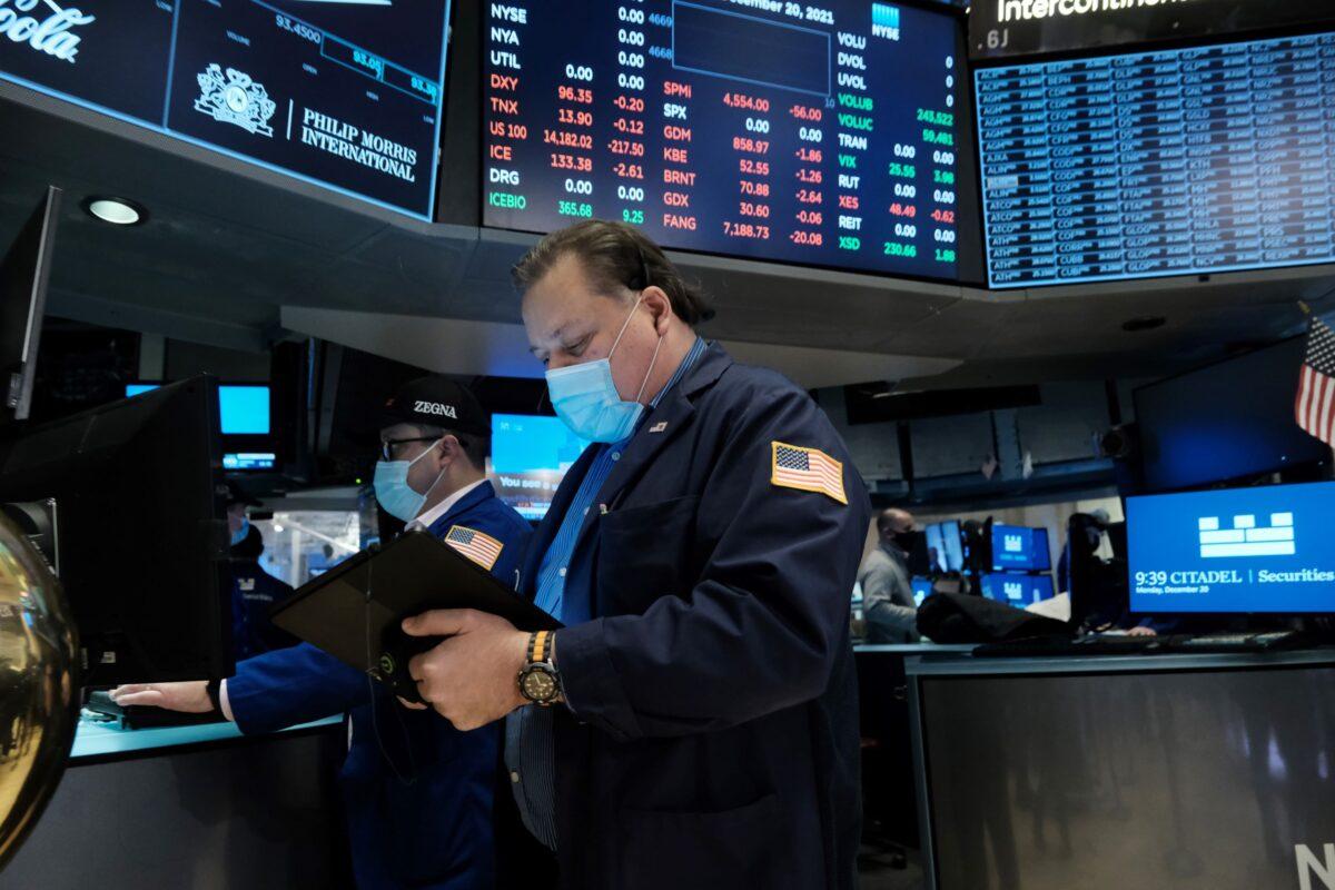 A trader works on the floor of the New York Stock Exchange (NYSE) at the start of trading on Monday following Friday’s steep decline in global stocks over fears of the new omicron COVID variant on Dec. 20, 2021 in New York City. (Spencer Platt/Getty Images)