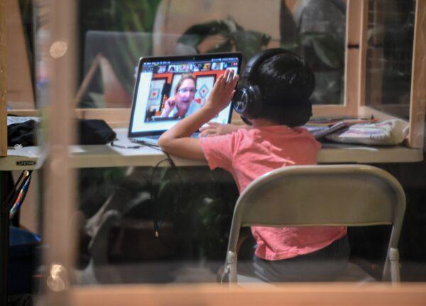 <span data-sheets-value="{"1":2,"2":"A student follows along remotely with their regular school teacher's online live lesson at Enrichment Center in California on Sep. 10, 2020.\nRobyn Beck / AFP) "}" data-sheets-userformat="{"2":7041,"3":{"1":0},"10":2,"11":0,"12":0,"14":{"1":2,"2":0},"15":"arial,sans,sans-serif"}">A student follows along remotely with their regular school teacher's online live lesson at Enrichment Center in California on Sep. 10, 2020. (Photo by Robyn Beck / AFP) </span>