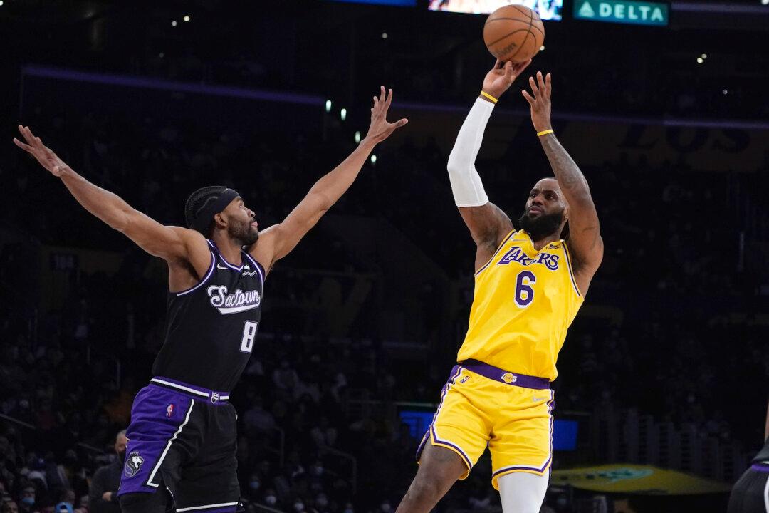 LeBron, Monk Lead Lakers’ Late Rally Past Kings, 122–114