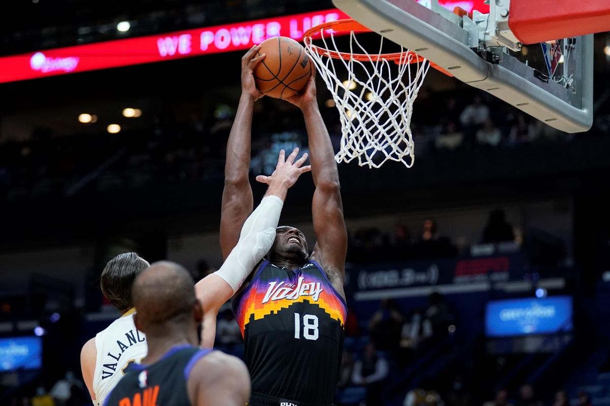 Phoenix Suns Bismack Biyombo (18) is fouled by New Orleans Pelicans center Jonas Valanciunas in the second half of an NBA basketball game in New Orleans, on Jan. 4, 2022. (Gerald Herbert/AP Photo)
