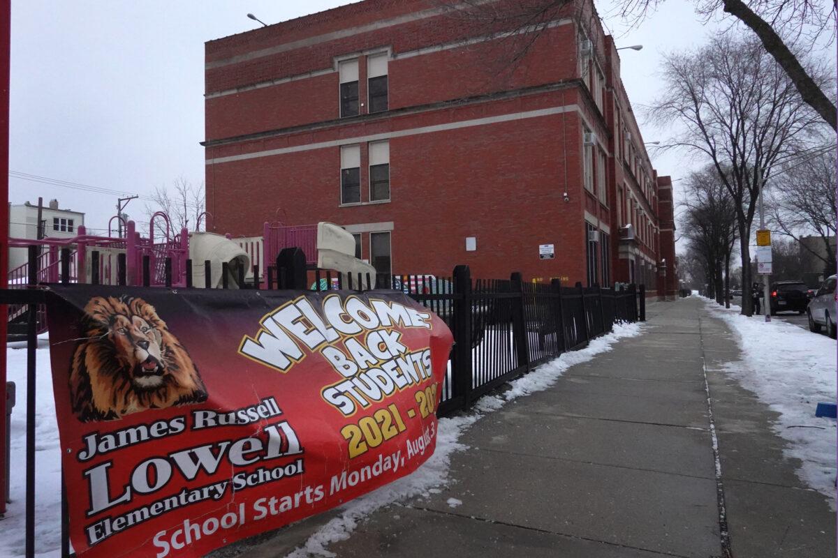 A sign on the fence outside of Lowell Elementary School welcomes students back to school before the Chicago Teachers Union voted to stop going to work, in Chicago on Jan. 5, 2022. (Scott Olson/Getty Images)