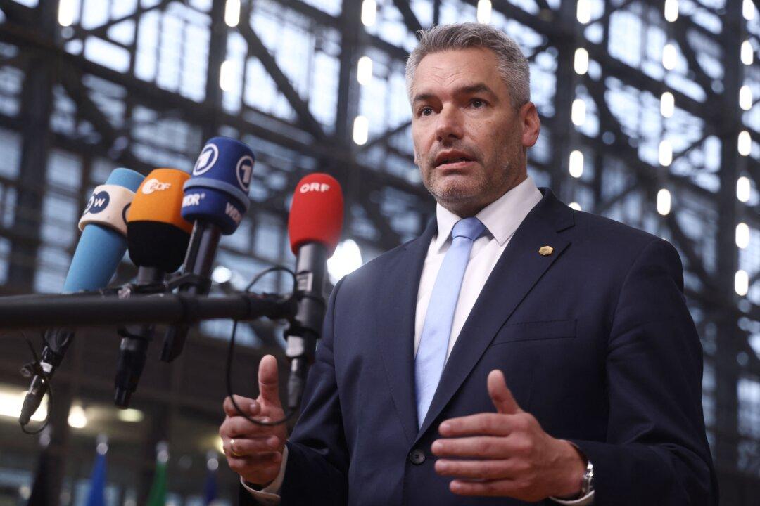 Austria Adds New Rules to CCP Virus Protocols, Working on Mandatory Jabs