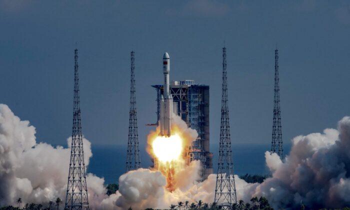 West Needs to Divest From China to Avoid Space Wars, Rocket Scientist Warns