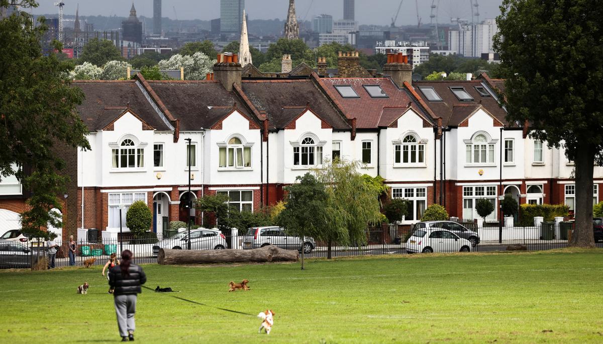 UK House Prices Rise at Fastest Rate Since 2007: Halifax