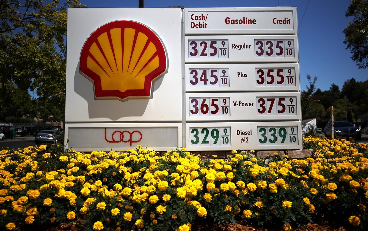 Shell Pursues $7 Billion Buyback ‘At Pace’ Despite LNG Troubles