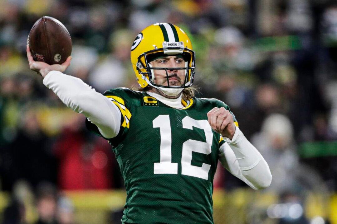 Brady, Rodgers, Mahomes Make Unusual Season Feel Normal