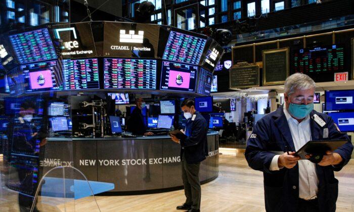 Wall Street Posts Declines for First Week of 2022; Nasdaq Has Worst Week Since Feb