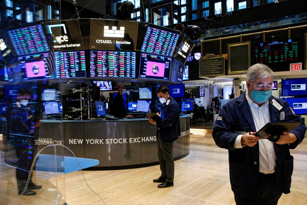 Wall Street Posts Declines for First Week of 2022; Nasdaq Has Worst Week Since Feb