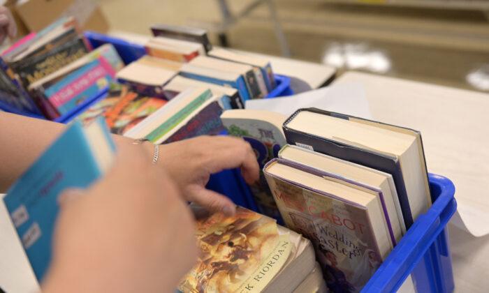 New Arizona Law Gives Parents More Oversight of School Library Book Collections