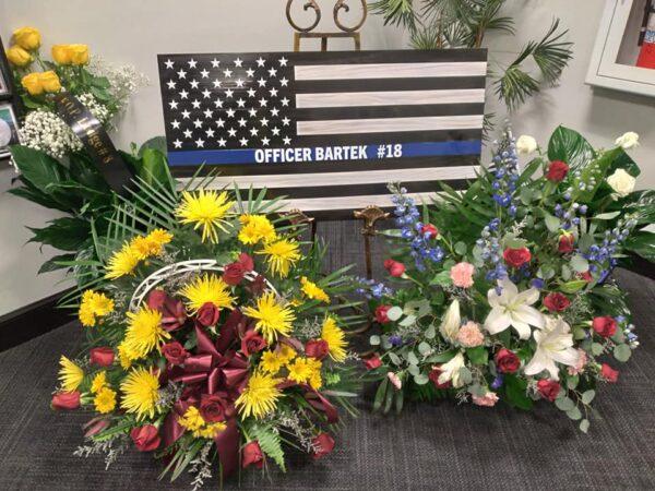 The Cleveland community showed the Bartek family an outpouring of support following the death of Officer Shane Bartek on Dec. 31, 2021. (Michael Sakal/The Epoch Times)