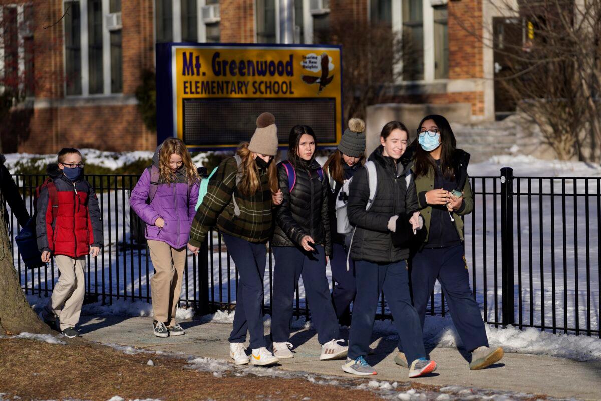 Chicago students depart one of the few schools that remained open after the Chicago teachers union refused to teach in-person, leading to the cancellation of many classes, in Chicago, Ill., on Jan. 10, 2022. (Charles Rex Arbogast/AP Photo)
