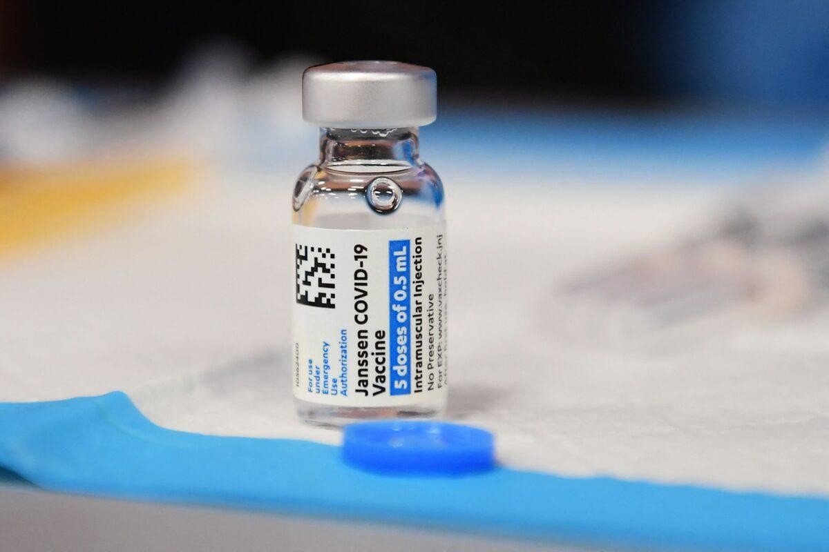 A vial of Johnson & Johnson's COVID-19 vaccine sits at a vaccination clinic in Los Angeles, Calif., on Dec. 15, 2021. (Frederic J. Brown/AFP via Getty Images)
