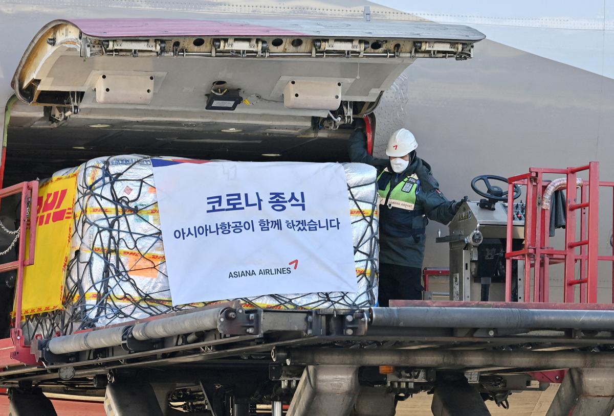 South Korea to Deploy Pfizer COVID-19 Pills; Authorizes Novavax Vaccine