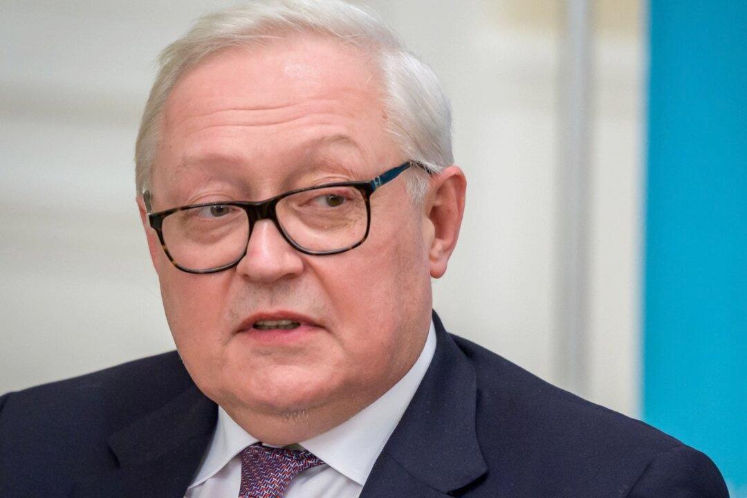 Russia Tells US Convoys Carrying Weapons to Ukraine Are ‘Legitimate Targets’