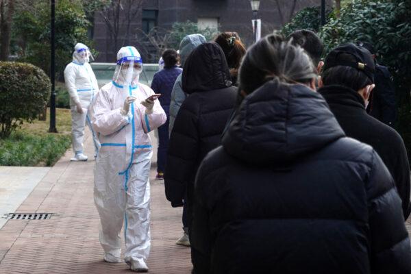 Residents in line to undergo COVID-19 nucleic acid testing in Xi'an in China's Shaanxi Province on Jan. 14, 2022. (STR/AFP via Getty Images)