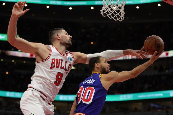 Nikola Vucevic #9 of the Chicago Bulls defends a shot by Stephen Curry #30 of the Golden State Warriors during the second half of a game at United Center in Chicago, on Jan. 14, 2022. (Stacy Revere/Getty Images)