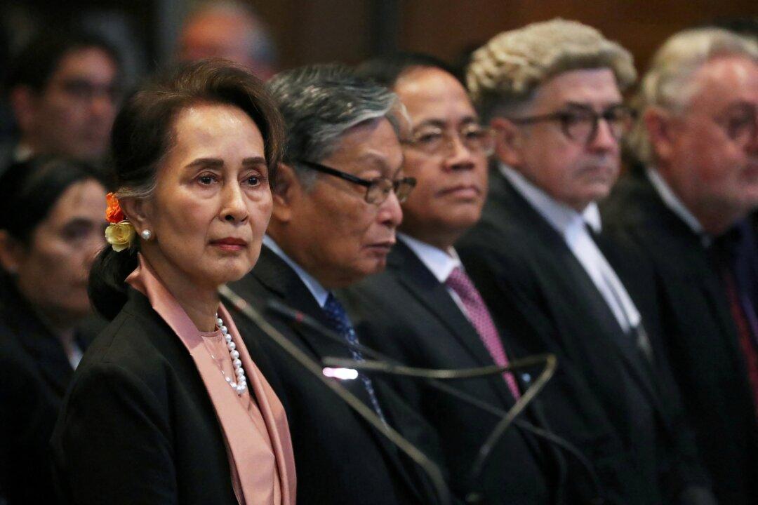 Burma’s Suu Kyi Handed 5-Year Jail Term for Graft