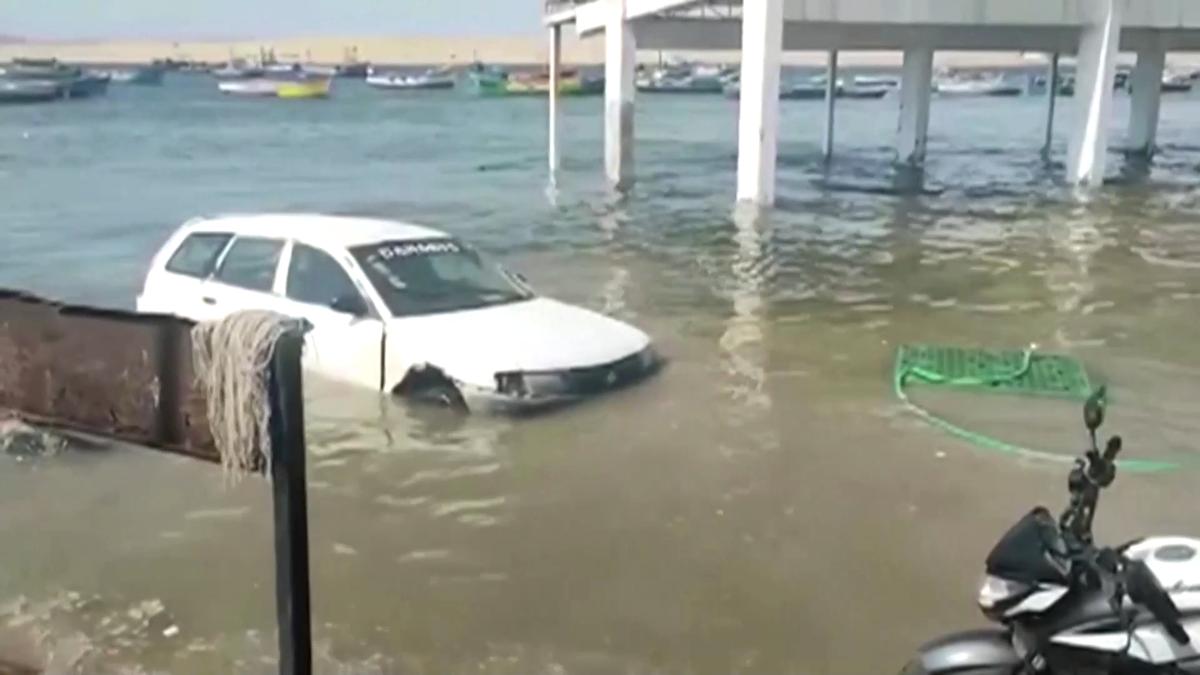 2 People Drowned by Abnormally High Waves in Peru After Tonga Volcano