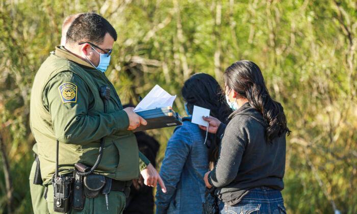 Leaked DHS Document Says US Plans to Offer ‘Broadscale Release Mechanisms’ for Illegal Aliens