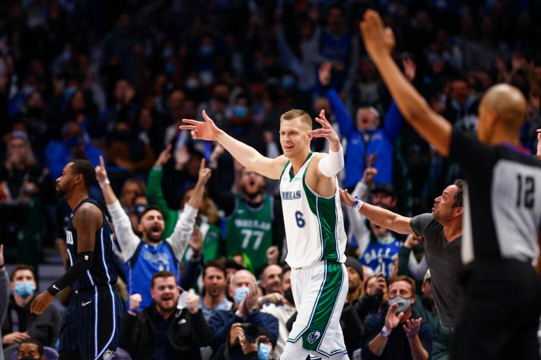Porzingis Starts Fast in Return, Mavs Roll Past Magic 108–92