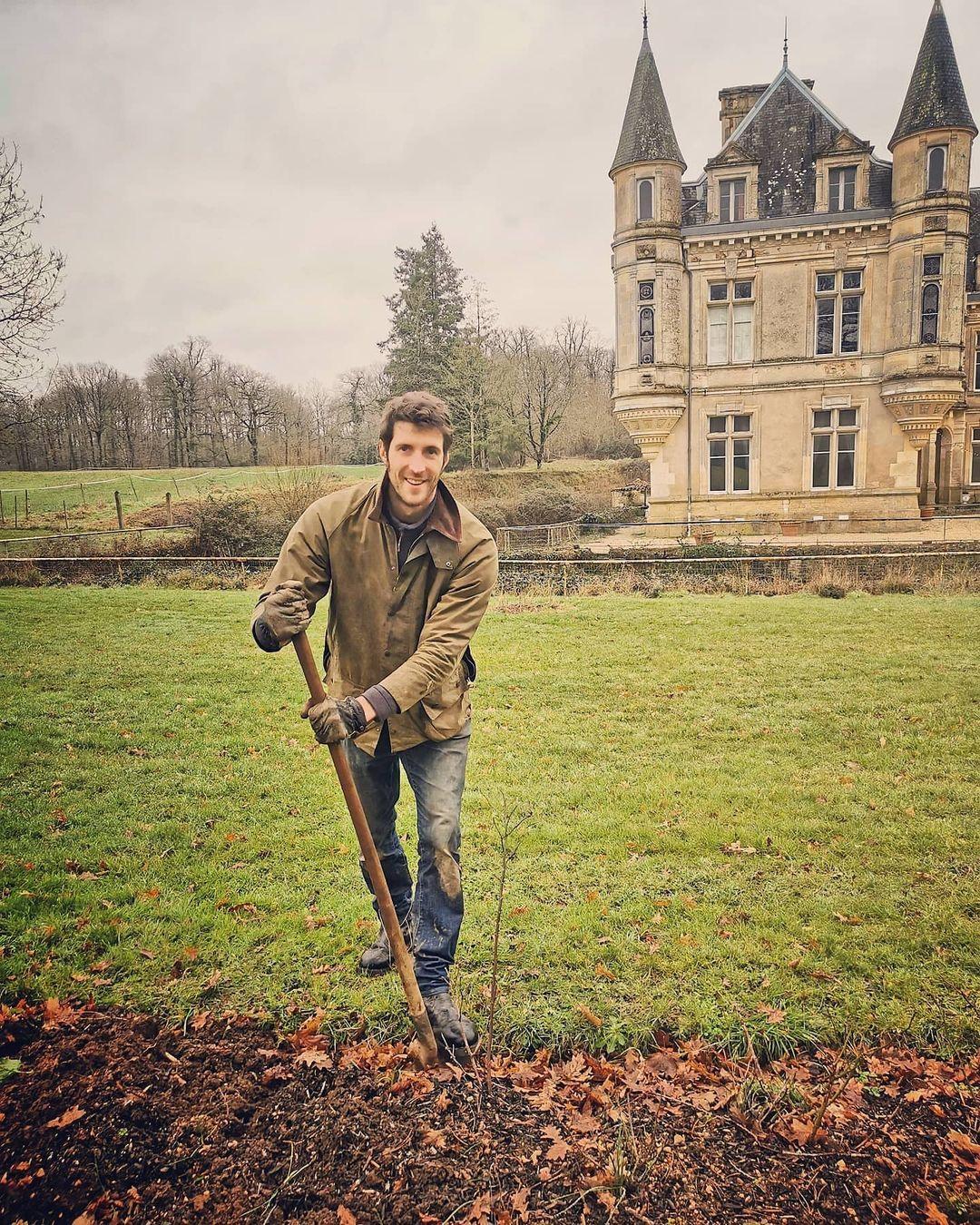 (Courtesy of <a href="https://www.instagram.com/chateaudebourneau/">Château de Bourneau</a> and <a href="https://www.instagram.com/theintrepidchatelaine/">The Intrepid Chatelaine</a>)