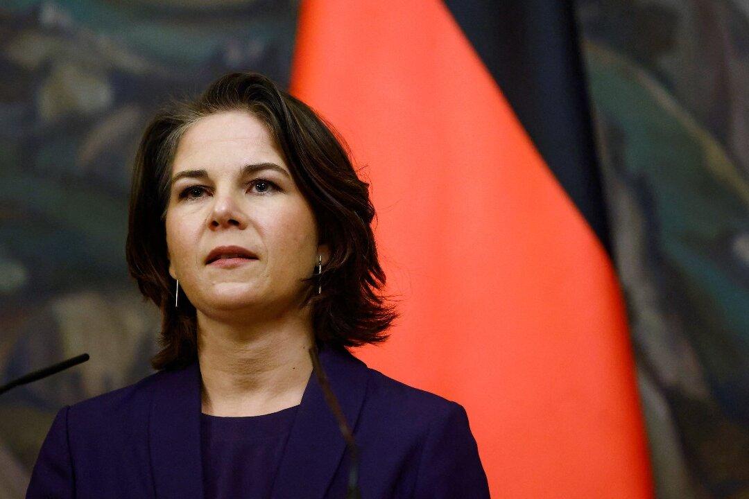 Baerbock: Over 100,000 Russian Troops Near Ukraine